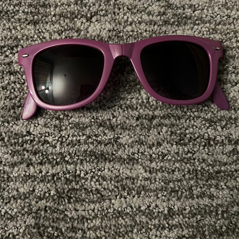 Foldable sunglasses
